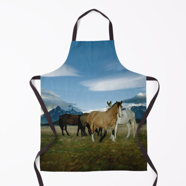Artikelvorschau, Horses with Mountain Background entworfen und verkauft von Rainbows Galore.