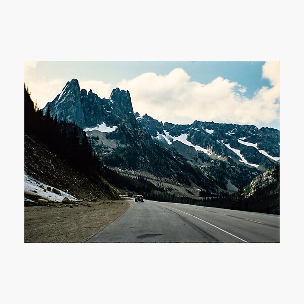 Artikelvorschau, Snow Mountain Road, Filmfoto entworfen und verkauft von GinomaiDesign.