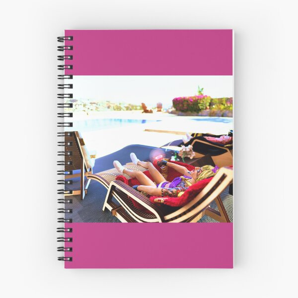 Artikelvorschau, Goromi genießt ihren Urlaub entworfen und verkauft von MajimaIsland.