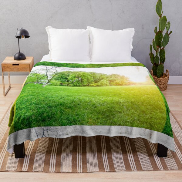 Artikelvorschau, Schöne grüne Landschaft mit grünen Bäumen und Bergkunst entworfen und verkauft von BEAUTY ⭐⭐⭐⭐⭐.