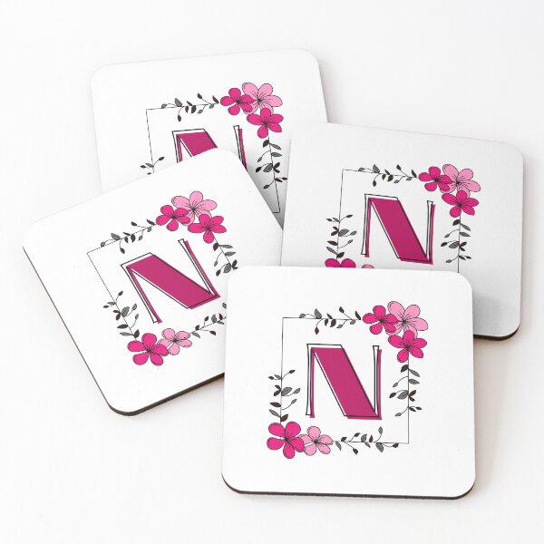 Aperçu de l'œuvre Monogramme rose N avec cadre floral rose créée et vendue par Coffee Lifestyle.