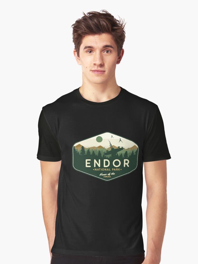 Imagen 1 de 5, Camiseta gráfica con la obra Parque Nacional Endor Hogar de los Ewoks Camiseta clásica, diseñada y vendida por BryceDemon1.