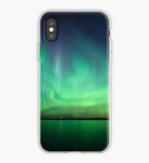 Nordlichter über See iPhone-Hülle & Cover