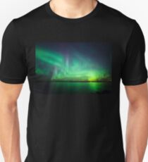 Nordlichter über See Slim Fit T-Shirt