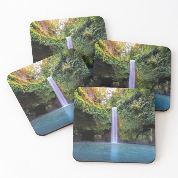 Artikelvorschau, kühle grüne Landschaft mit einem Wasserfall und grünen Bäumen und Bergkunst entworfen und verkauft von BEAUTY ⭐⭐⭐⭐⭐.