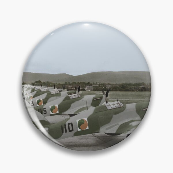 Artikelvorschau, Irish Air Corps Hawker Hurricane Line Up Baldonnell Aerodrome 1946 entworfen und verkauft von Marc Redmond.