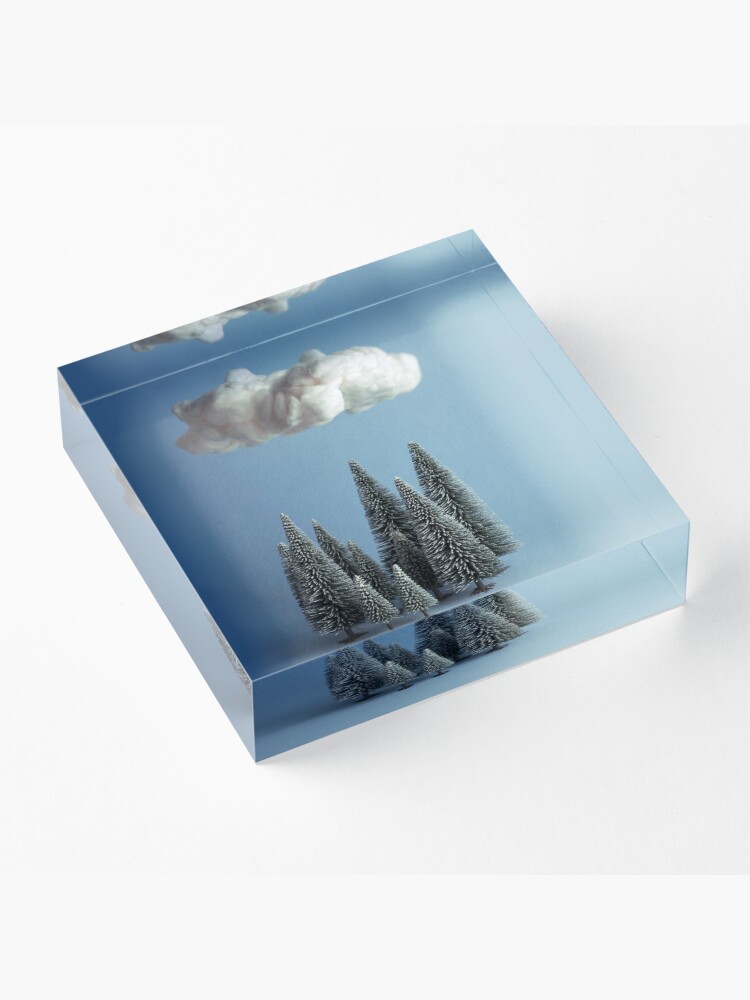 Thumbnail 3 von 5, Acrylblock, Wolken kriechen auf den Wäldern. Ich werde versuchen, dieses Bild zu beschriften, ohne das Offensichtlichste zu sagen designt und verkauft von josemanuelerre.