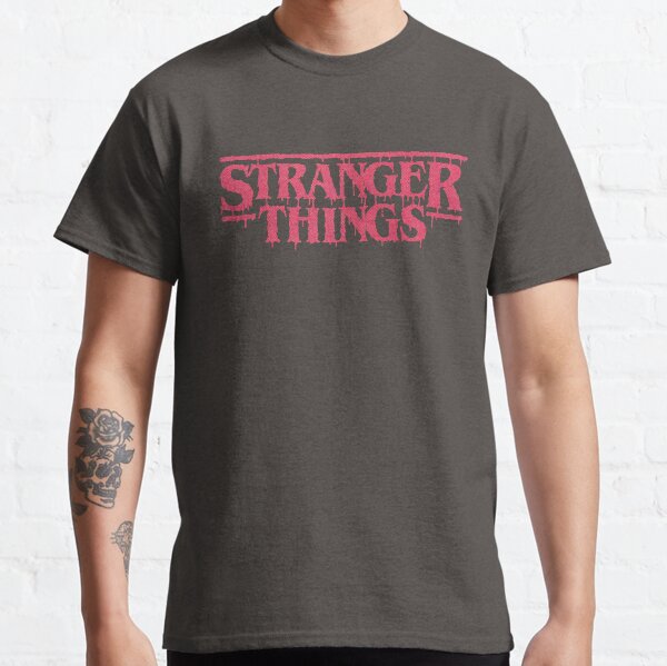 Vista previa del artículo con la obra «Stranger Things 4 Dripping Red Logo», diseñado y vendido por FifthSun.
