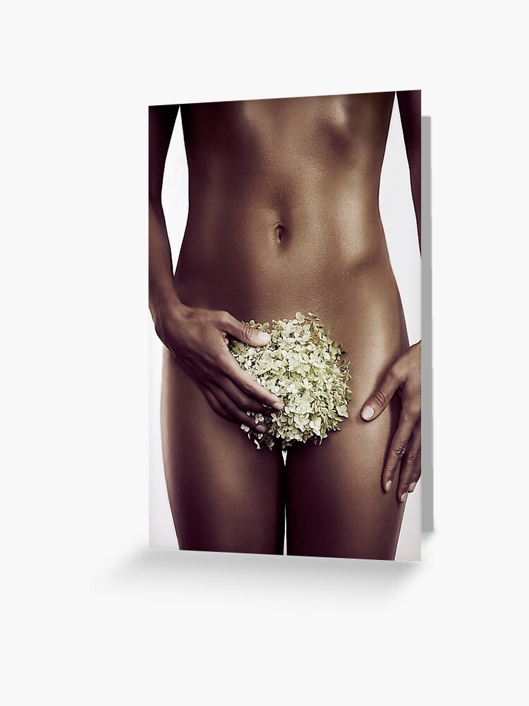 Carte De Vœux Corps De Femme Africaine Noire Nue Avec Impression D Art Fleur Hortensia Blanc Par Awenartprints Redbubble