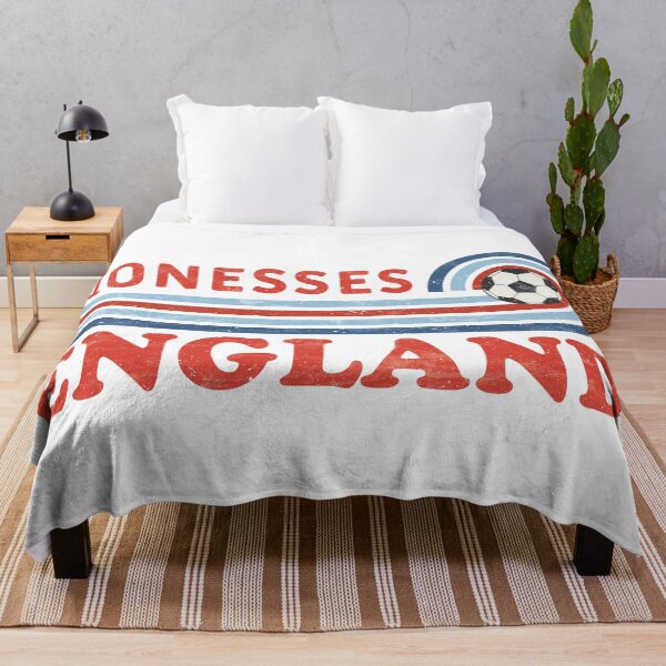 Artikelvorschau, England-Löwinnen-Fußball-Retro- Sonnenuntergang (horizontal) WOSO entworfen und verkauft von Numero14.