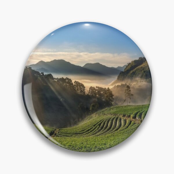 Artikelvorschau, Schöne grüne Landschaft mit grünen Bäumen und Berg bei Sonnenuntergang entworfen und verkauft von BEAUTY ⭐⭐⭐⭐⭐.