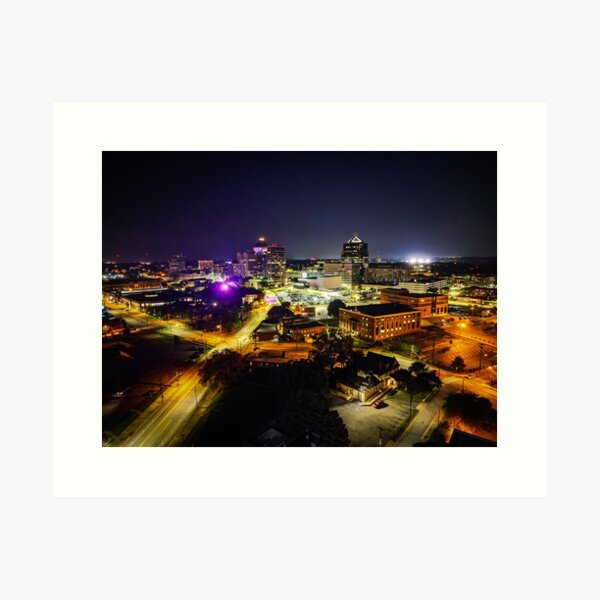 Aperçu de l'œuvre Au-dessus de Greensboro, NC citylights créée et vendue par Raynor Garey.