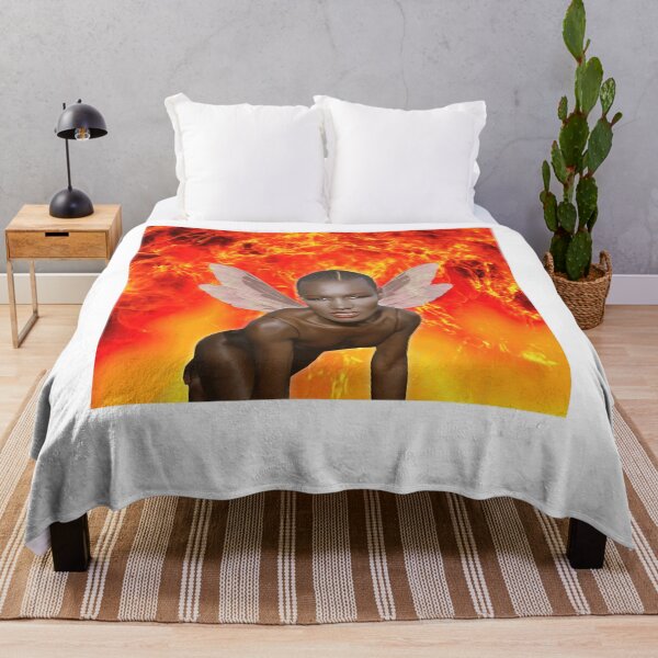 Artikelvorschau, Grace-On-Fire-Classic-T-Shirt-Essential entworfen und verkauft von RichardL1.