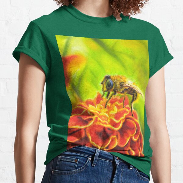 Bee on Red Flower | Countryside Art Classic T-Shirt