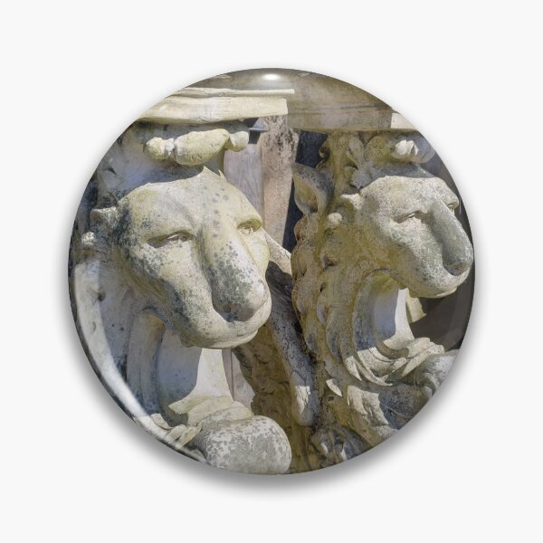 Artikelvorschau, Zwei gerettete Löwen leiden unter einem Zustand der Langeweile entworfen und verkauft von Theophanes Avery.