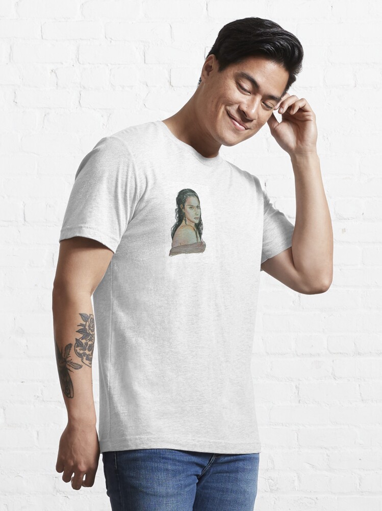 Indian actress shop in t shirt