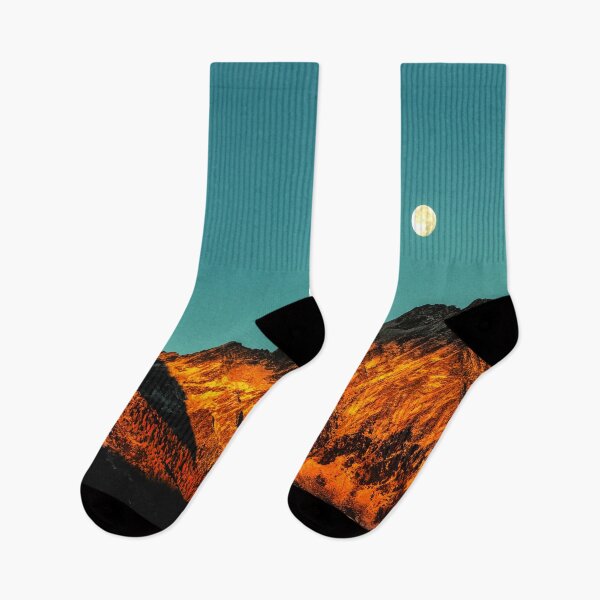 Artikelvorschau, schöner Berg mit blauem Himmelsdesign entworfen und verkauft von MadebyAhsan.