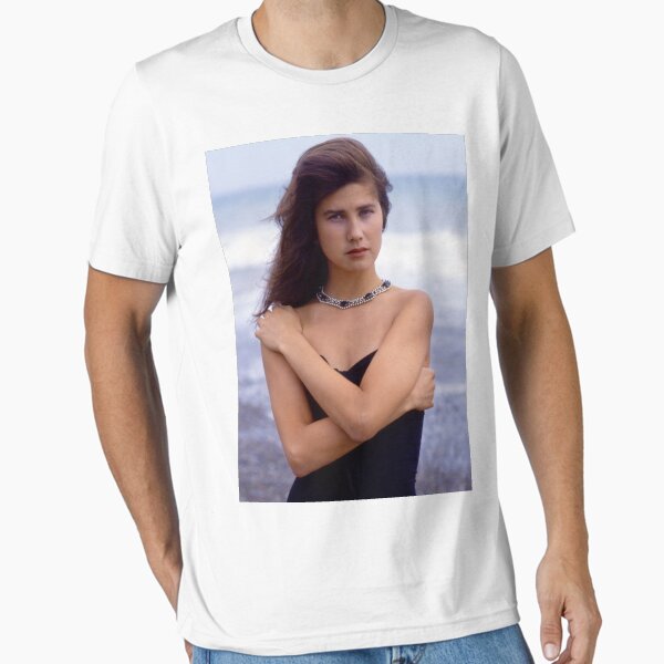 【EESSAY】DAPHNE T SHIRT Daphne Pose