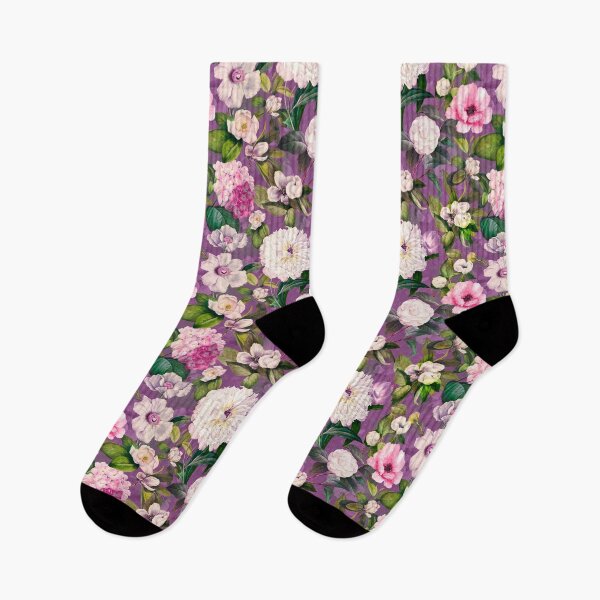 Artikelvorschau, Verträumter Nachtgarten, Vintage Blumen und Rosen, botanisches Blumenmuster, lila Vintage botanische entworfen und verkauft von ZeinabTaha.