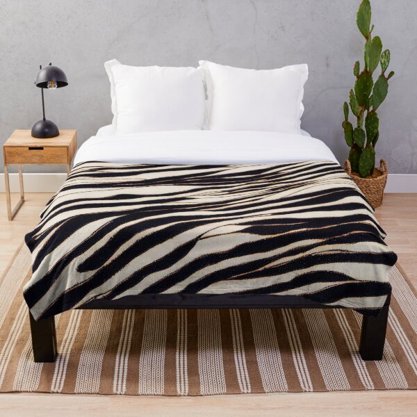 Artikelvorschau, Rustikales schwarz-weißes diagonales Wellenmuster aus afrikanischem Textil, minimalistisches Streifenmuster entworfen und verkauft von CrowBerryCream.