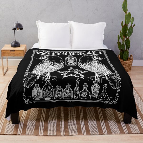 Aperçu de l'œuvre Praticien de sorcellerie, Wiccan, sorcières, Halloween, corbeaux et conception de potions créée et vendue par Proverbial Wisdom Design.