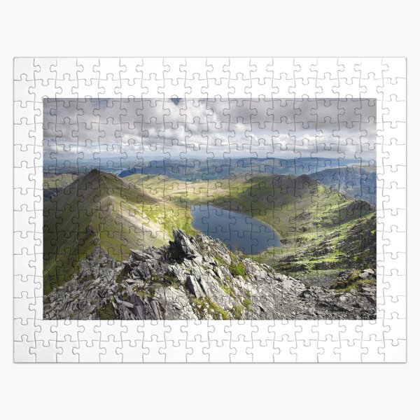 Vista previa del artículo con la obra «Luces y sombras en Striding Edge y Catstycam, Helvellyn Summit», diseñado y vendido por Martin Lawrence.