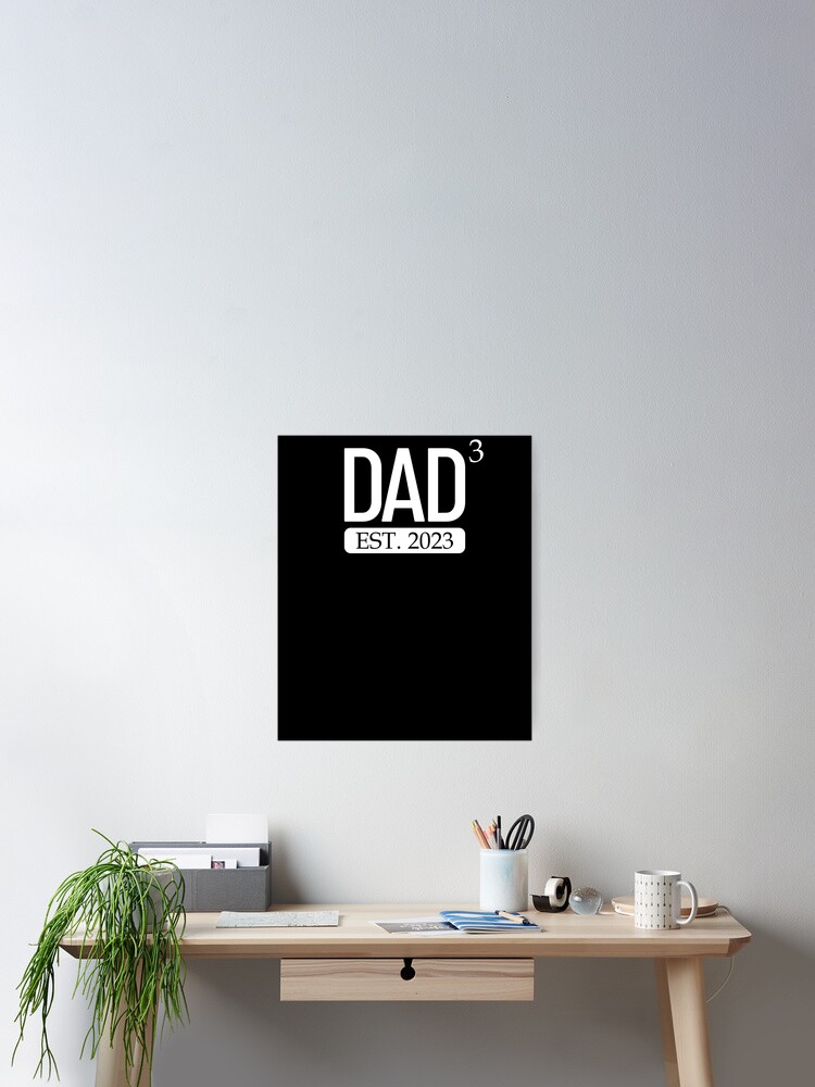 Aperçu 2 sur 3. Poster avec l'œuvre Dad Cubed Est. 2023 Father Of 3 Father's Day Men's Dad Gear créée et vendue par DynamicDesign.