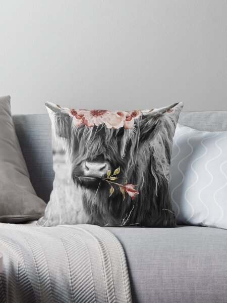 Aperçu de l'œuvre Portrait d'une vache des Highlands avec des fleurs créée et vendue par Amy Brinkman.
