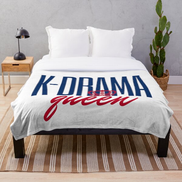 Aperçu de l'œuvre K-Drama Queen (bleu et rose) créée et vendue par FanDomStoreOFC.