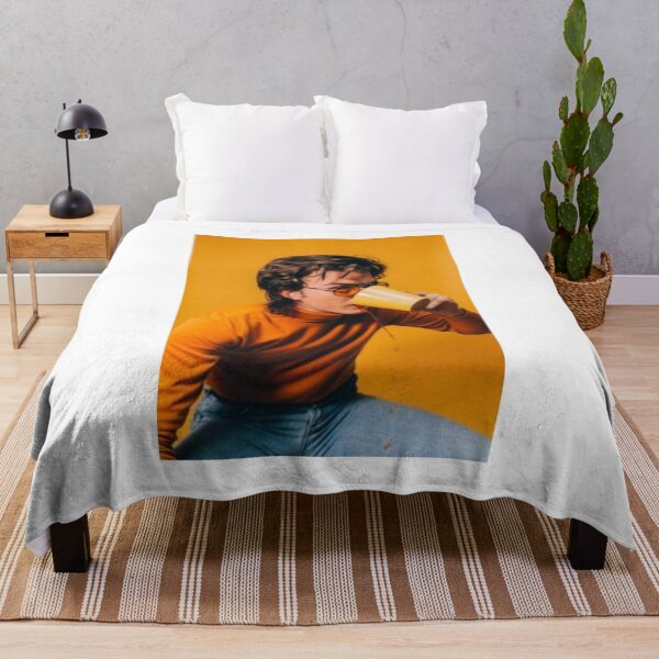 Artikelvorschau, Joe Keery - Orange entworfen und verkauft von isabellagoldie.