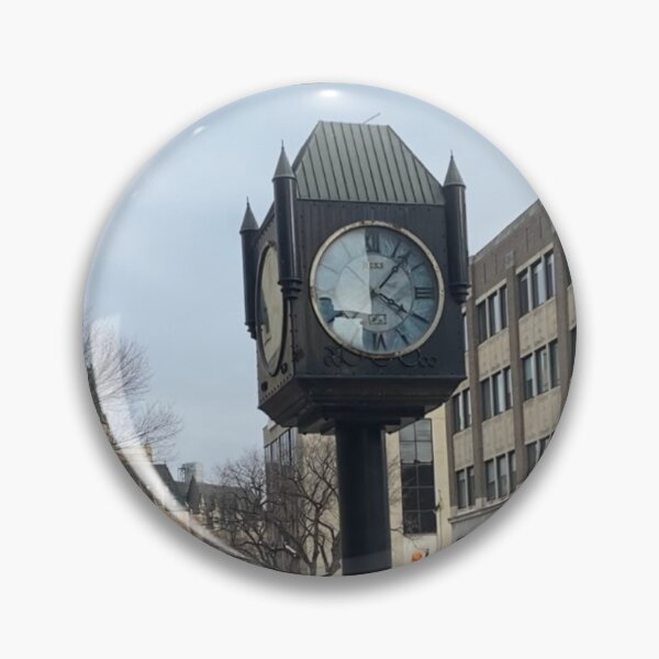 Artikelvorschau, Die Birks Uhr Saskatoon SK entworfen und verkauft von Zandria Kajewski.