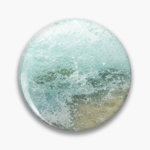 Aperçu de l'œuvre Plage d'été avec vagues mousseuses et sable beige créée et vendue par MyArt23.