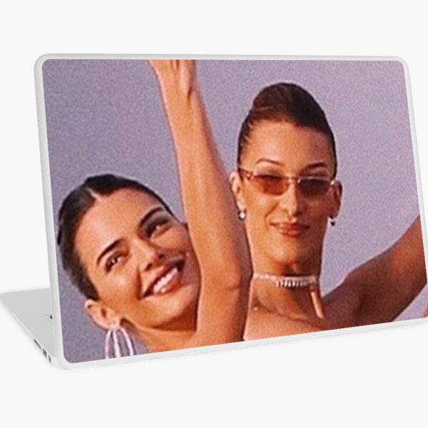 Aperçu de l'œuvre les deux filles avec une mauvaise attitude Kardashians créée et vendue par donaldconeyyy.