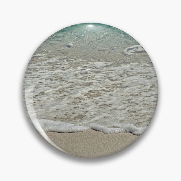 Aperçu de l'œuvre Plage d'été avec océan bleu turquoise, vagues mousseuses et sable beige créée et vendue par MyArt23.