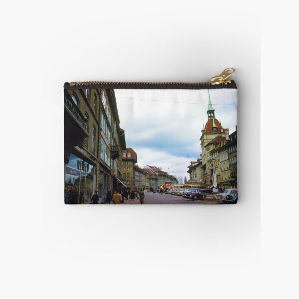 Aperçu de l'œuvre 1950 - Vue du marché à Bärenplatz, Vieille Ville, Berne, Canton de Berne, Suisse créée et vendue par thatwaslife.