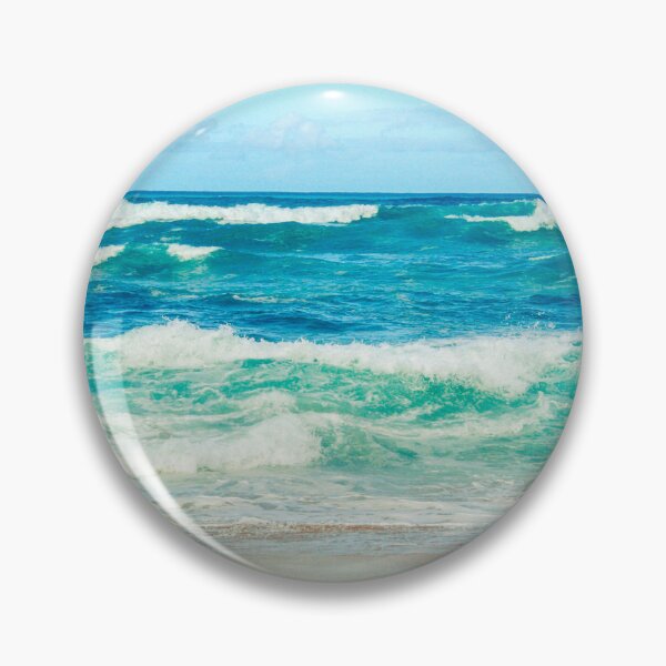 Aperçu de l'œuvre Plage d'été avec océan bleu turquoise, vagues mousseuses et sable beige créée et vendue par MyArt23.
