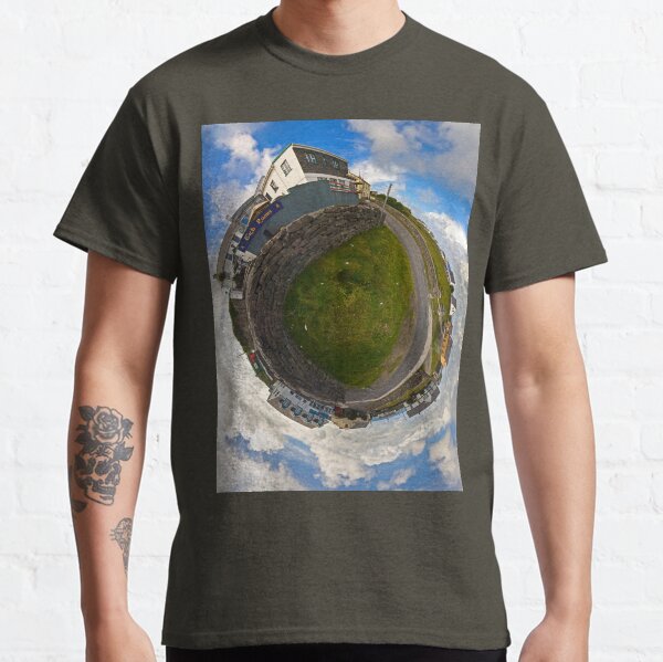 Tigh Ruairi - Inisheer Village (Sky out) Classic T-Shirt