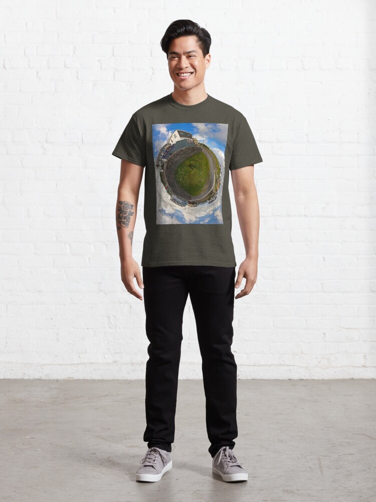 Alternate view of Tigh Ruairi - Inisheer Village (Sky out) Classic T-Shirt