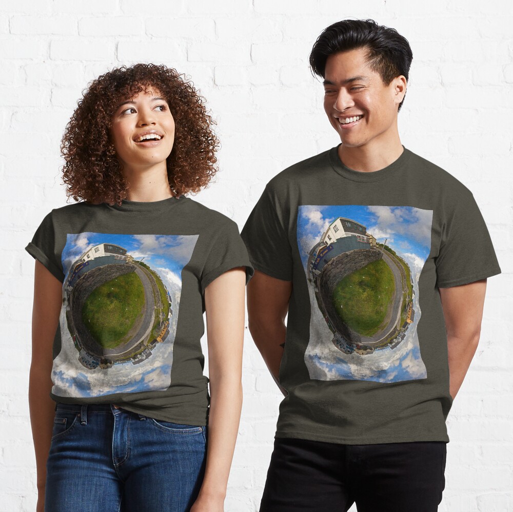 Tigh Ruairi - Inisheer Village (Sky out) Classic T-Shirt
