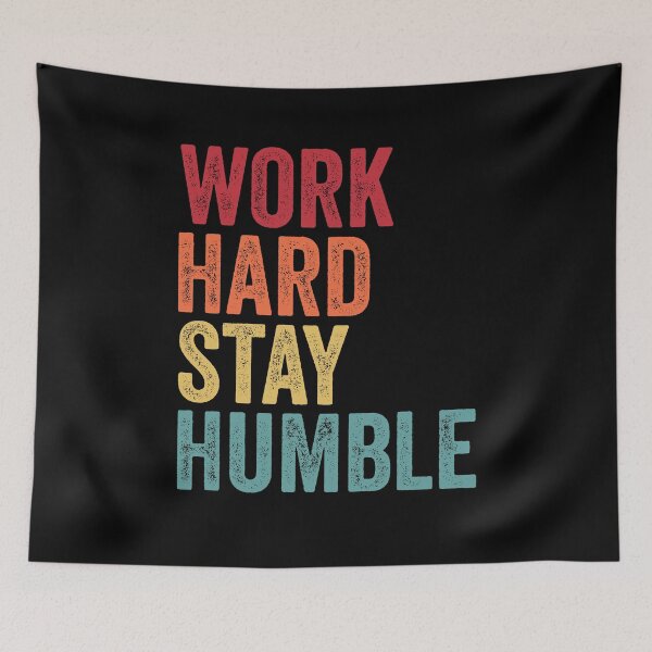 Aperçu de l'œuvre Work Hard Stay Humble - Citation de motivation de quatre jours par semaine créée et vendue par MagicBoutique.