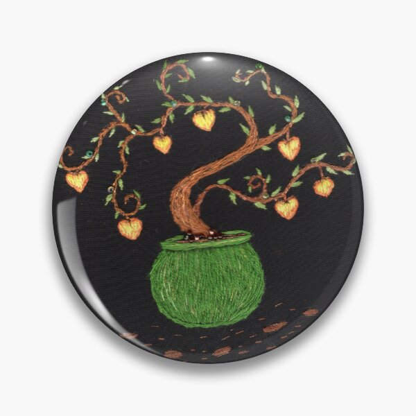 Aperçu de l'œuvre Broderie cœur de fruit créée et vendue par MsFledermaus.
