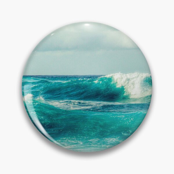 Aperçu de l'œuvre Plage d'été bleu turquoise océan vagues mousseuses avec ciel et nuages créée et vendue par MyArt23.
