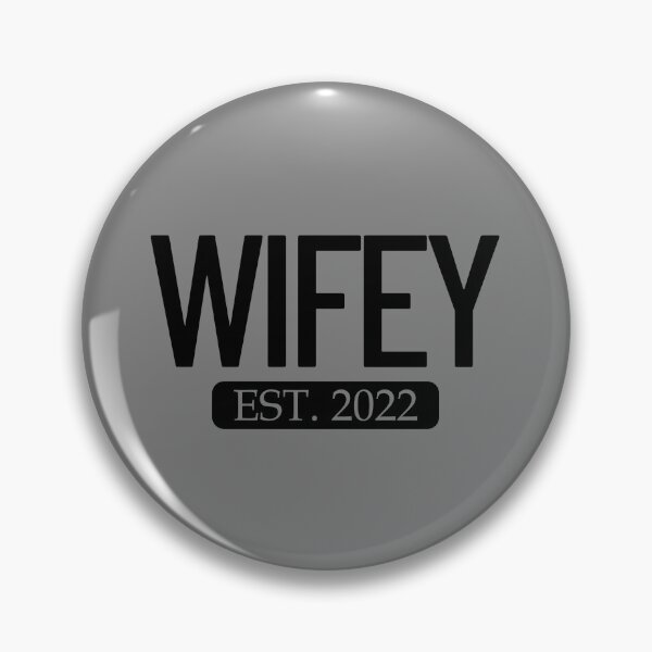 Artikelvorschau, Wifey Est. 2022 Matching Couple Newlywed Married 2022 Gear entworfen und verkauft von DynamicDesign.