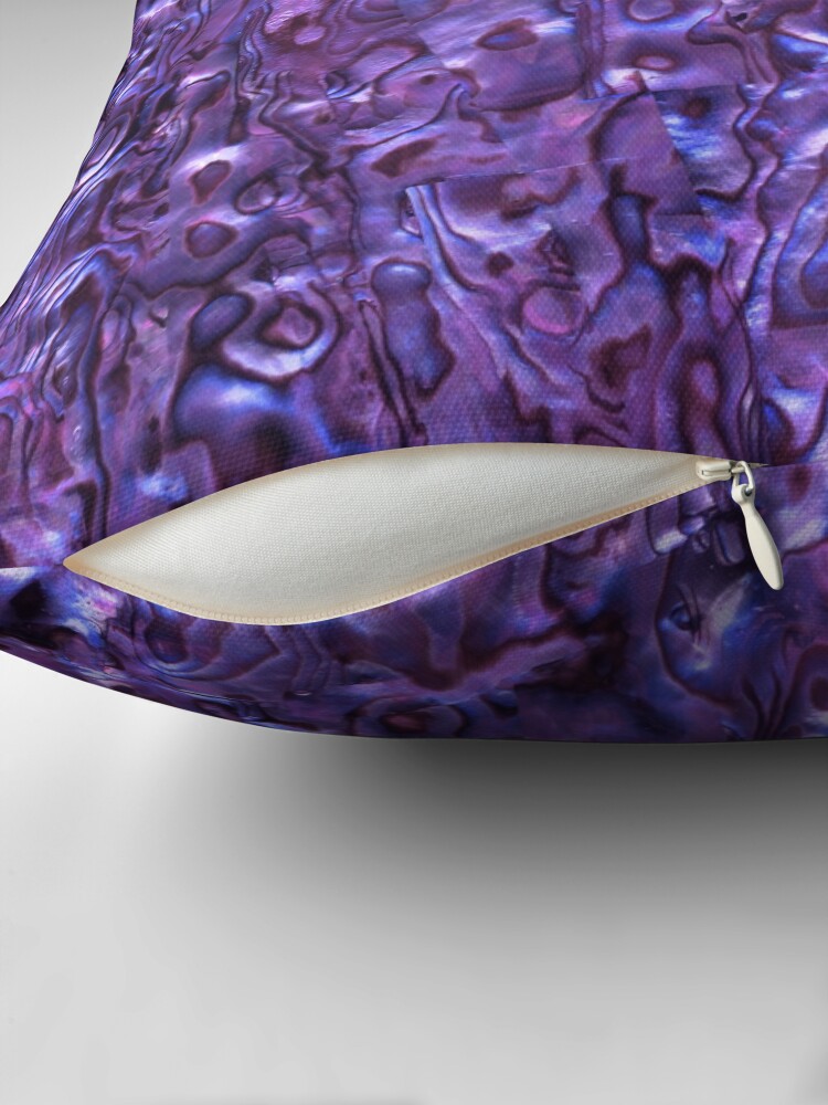 Thumbnail 2 von 4, Kissen, Abalone-Muschel | Paua-Muschel | Muschelmuster | Muscheln | Violetter Farbton | designt und verkauft von EclecticAtHeART.