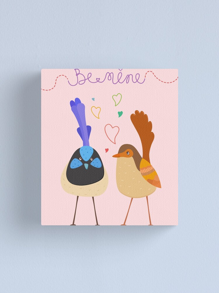 Lienzo «Linda caricatura de pájaros de amor románticos enamorados con corazones y texto de Be Mine» de amamoto | Redbubble Lienzo «Linda caricatura de pájaros de amor románticos enamorados con corazones y texto de Be Mine» de amamoto | Redbubble