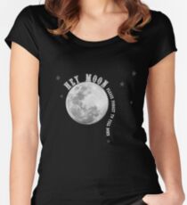 Camiseta entallada de cuello redondo Hey Moon, olvídate de caer abajo