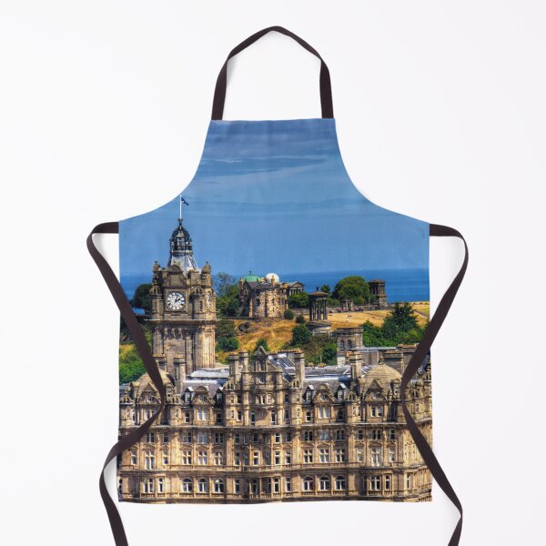Aperçu de l'œuvre Calton Hill derrière le Balmoral créée et vendue par tomg.