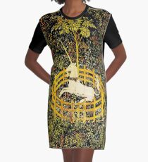 HD The Unicorn in Captivity (1494 aprox) Graphic T-Shirt Dress
