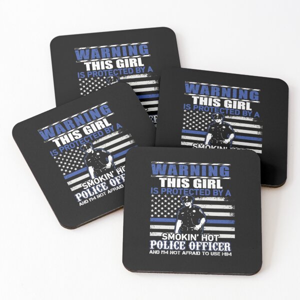 Artikelvorschau, SEIN MÄDCHEN WIRD VON EINEM HEISSEN POLIZISTEN GESCHÜTZT entworfen und verkauft von aryagiri.