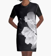 Geranium in black and white Graphic T-Shirt Dress